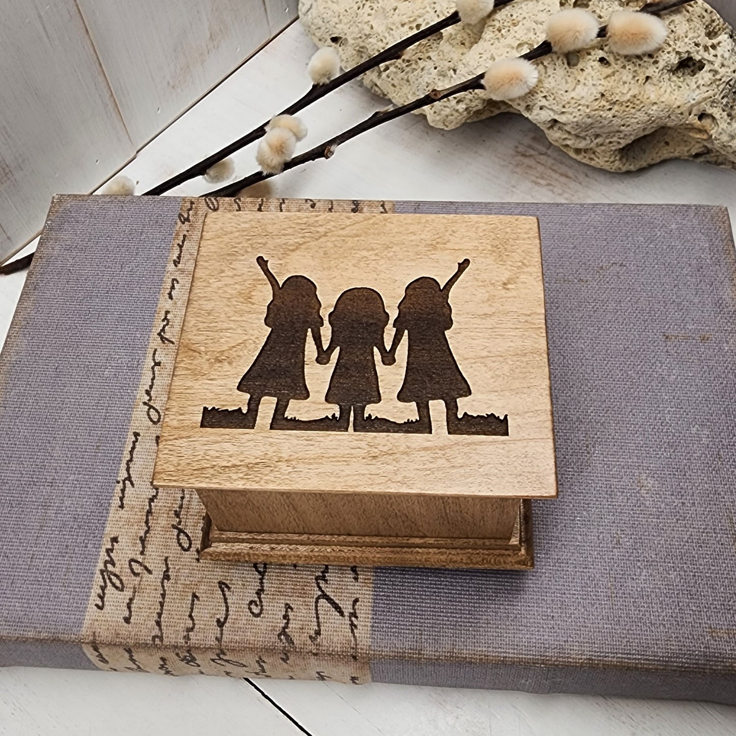 Three Sisters Music Box, choose color and song