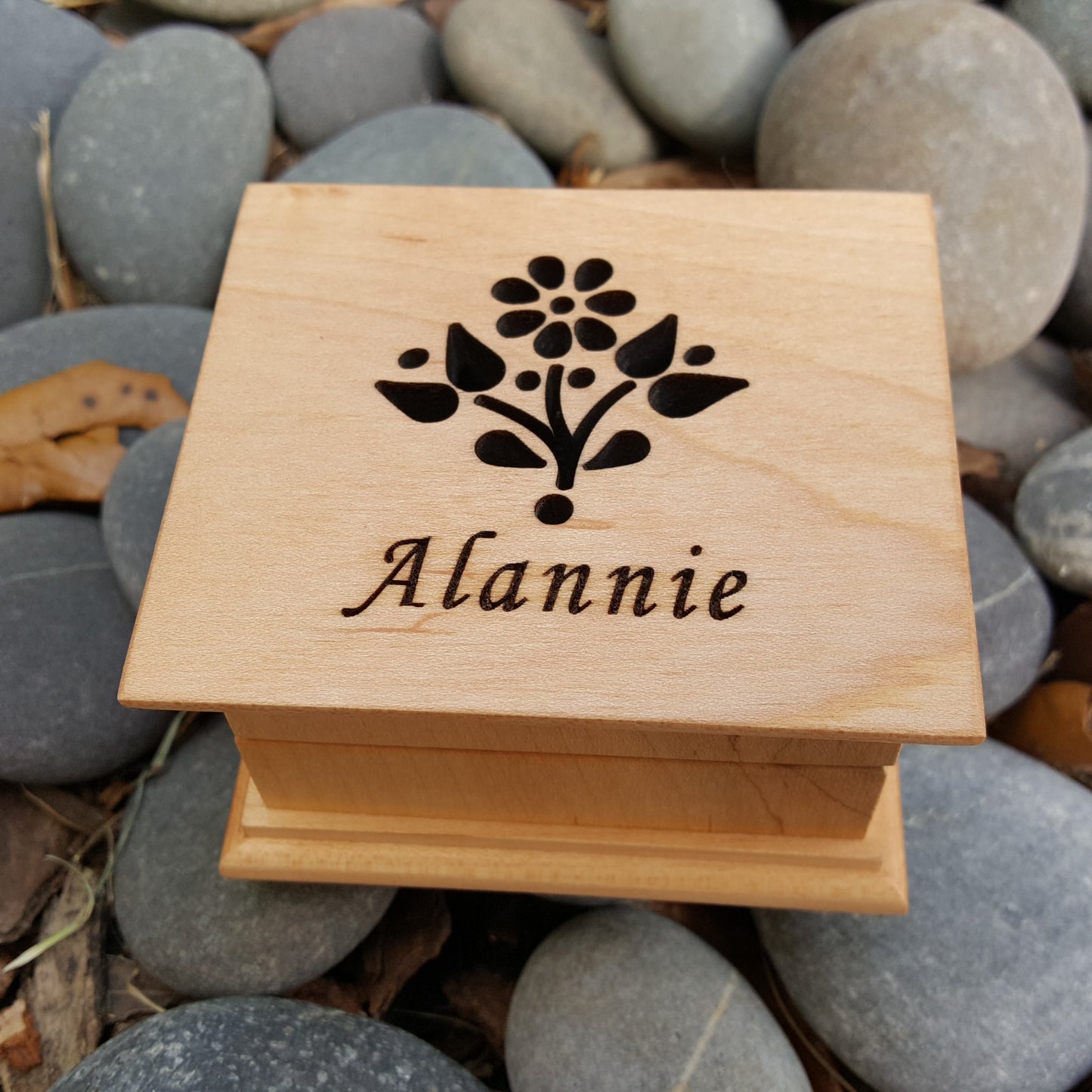 Personalized Flower Music Box – Custom Green Wooden Wind Up Gift
