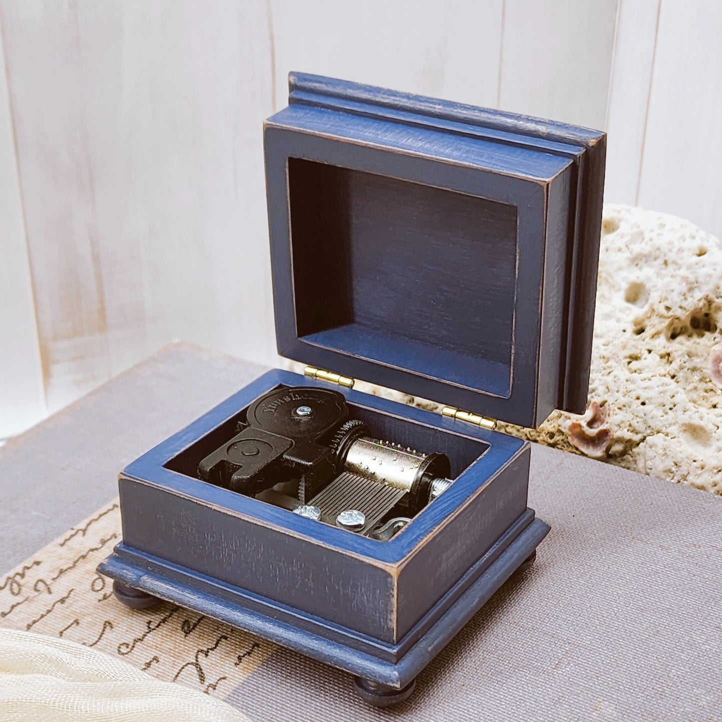 music box made with high quality maple wood and showing the 18 note wind up music box movement inside, choose for 16 different colors and more than 70 songs, add personalized engravings