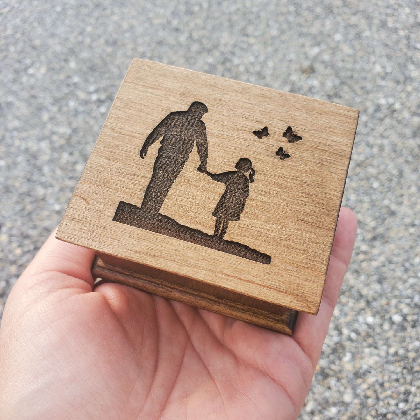 music box with dad and daughter engraved on top, choose color and song