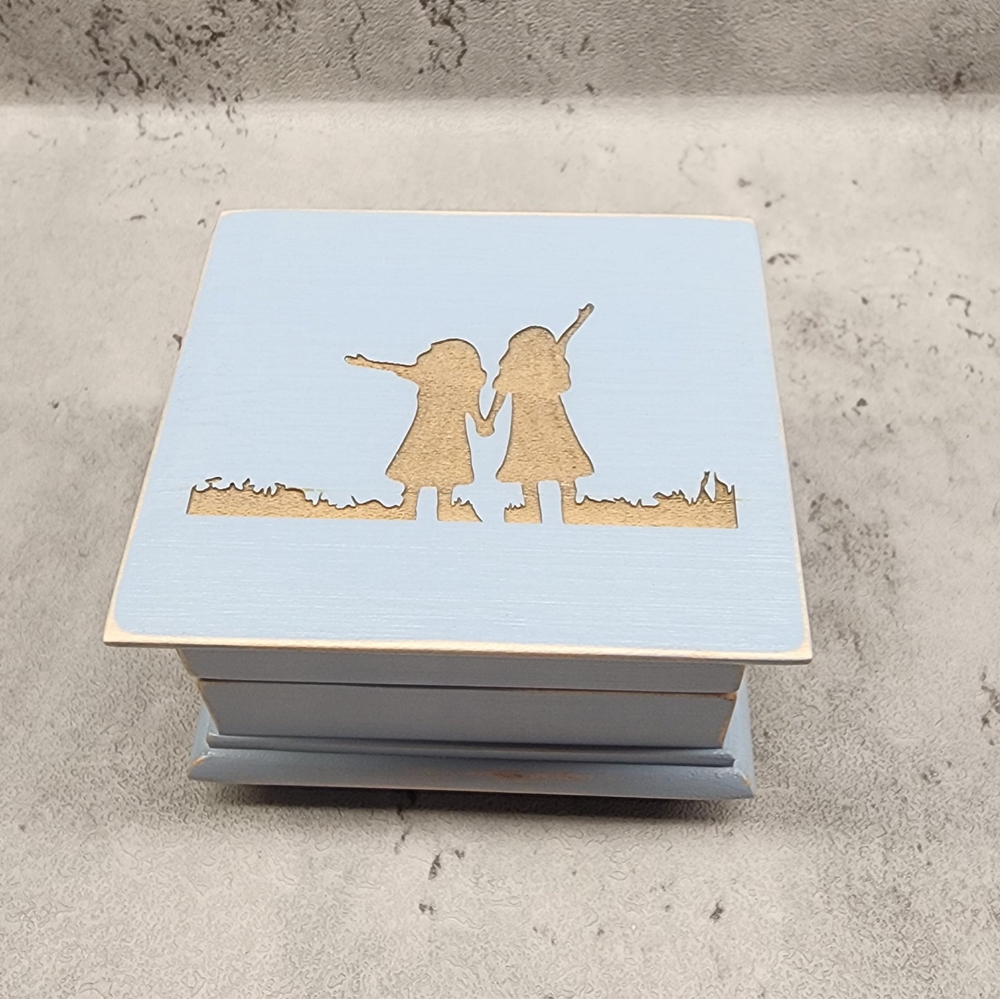 Sisters Music Box, choose color and song