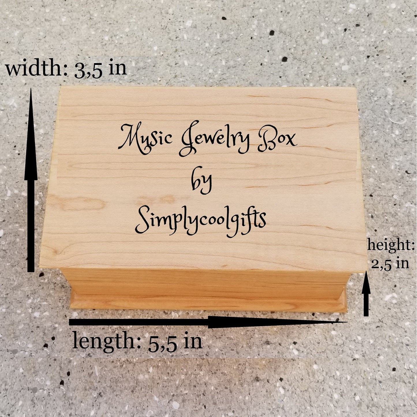 This musical jewelry box approximately measure: (W x D x H): 5,5 in x 3,5 in x 2,5 in!
14 cm x 8,8 cm x 7 cm