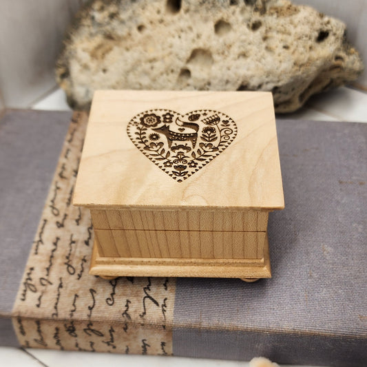 Folk art wooden music box with fox and floral heart engraving, nature inspired desk decor, handmade wooden keepsake music box, fox with flowers in a heart engraved music box, choose song and color, personalize