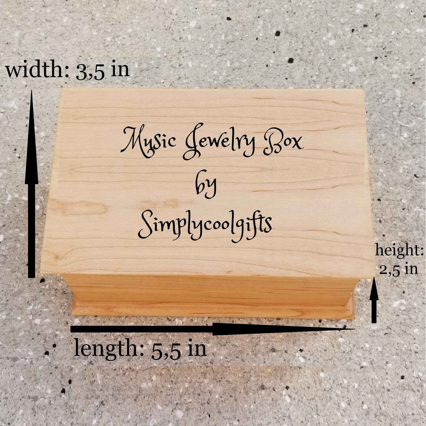 This musical jewelry box approximately measure: (W x D x H): 5,5 in x 3,5 in x 2,5 in!
14 cm x 8,8 cm x 7 cm
