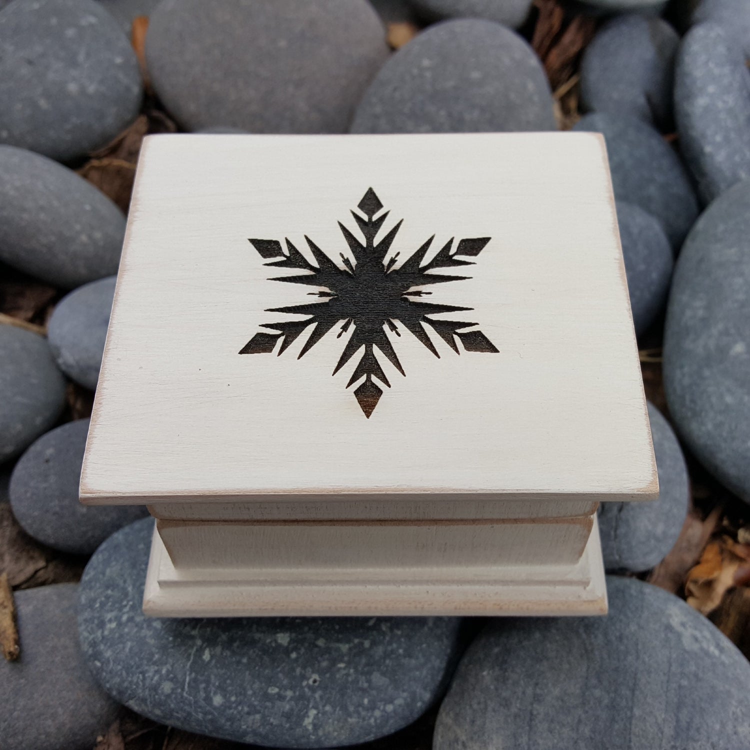 Snowflake music box custom-made with your choice of song and color