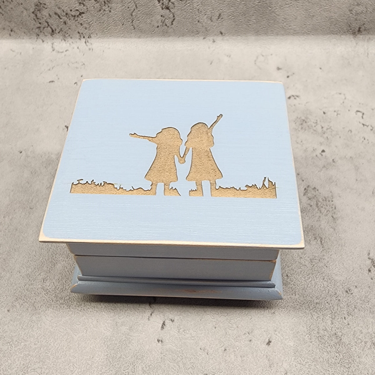 Sisters Music Box, choose color and song