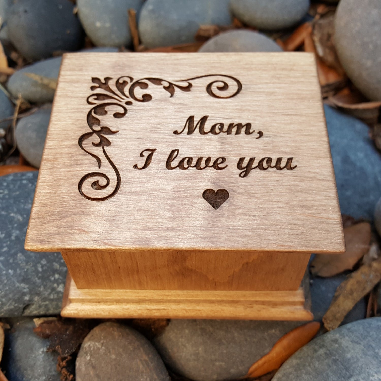 Mom, I love you music box for Moms birthday or Mothers day, customized music box, choose color and song, You are my sunshine mom