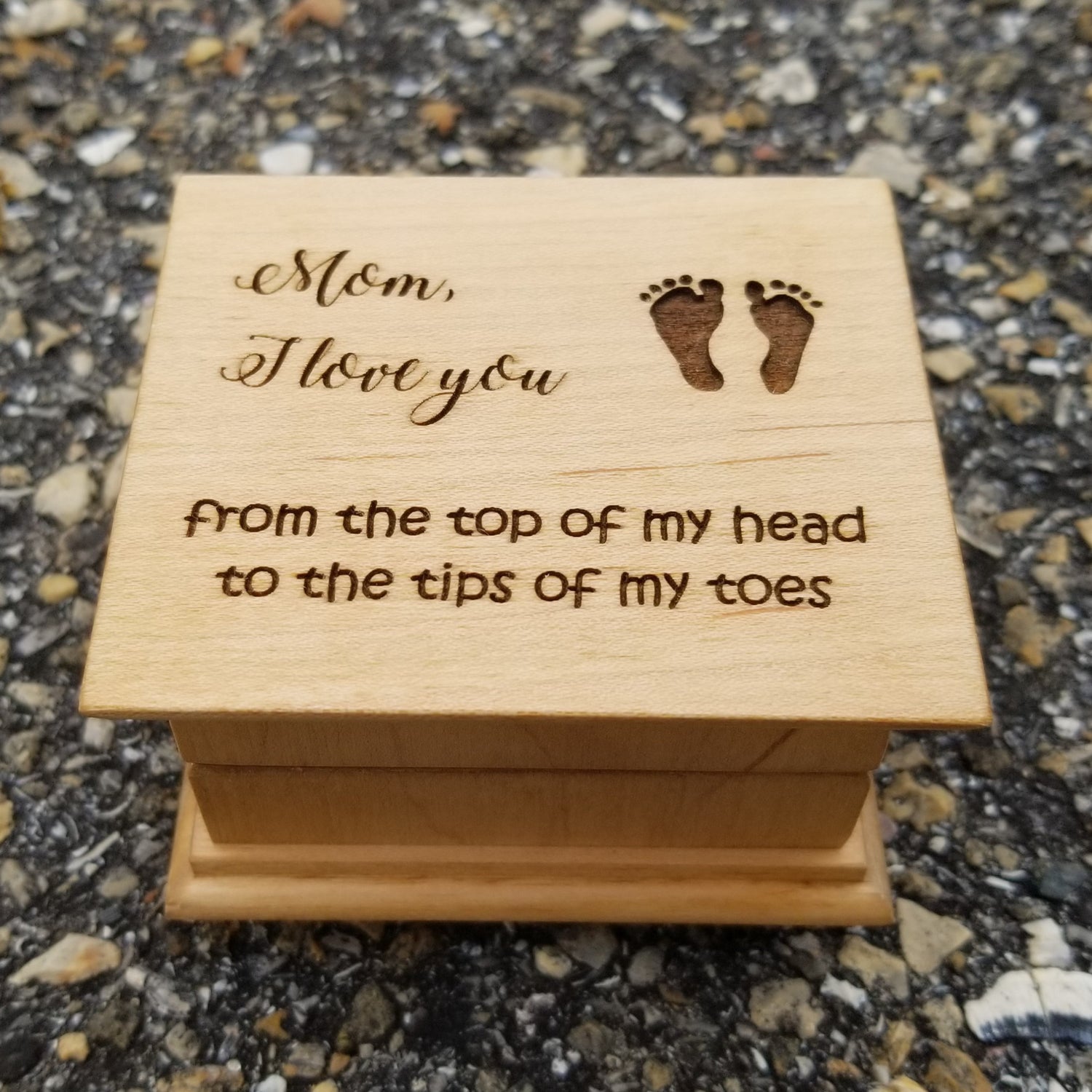 Mom to be gift, music box made with high quality US maple wood wood engraved with Mom, I love you from the top of my head to the tips of my toes, choose color and song, personalize it
