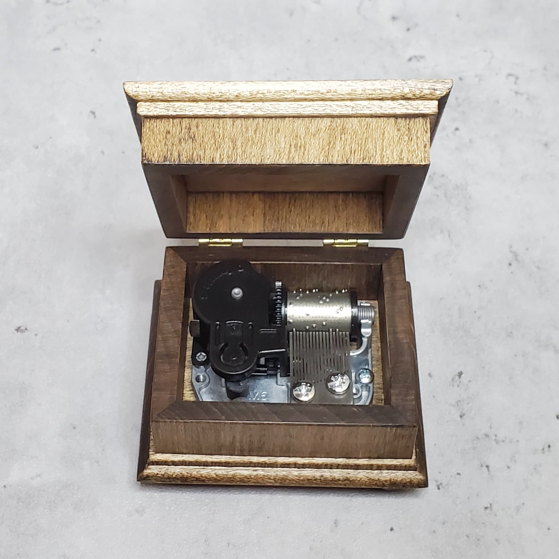 music box open lid