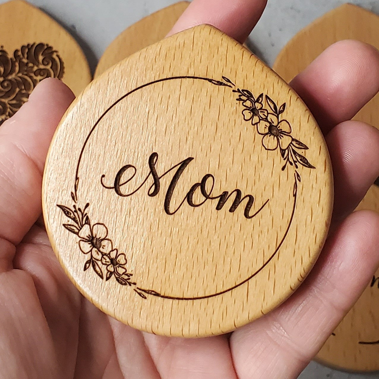 Best Mom gift, compact mirror with Mom engraved on top